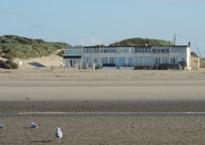 Stowaway Cottage Camber On the beach at low tide