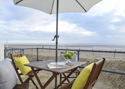 Dine al fresco overlooking the beach